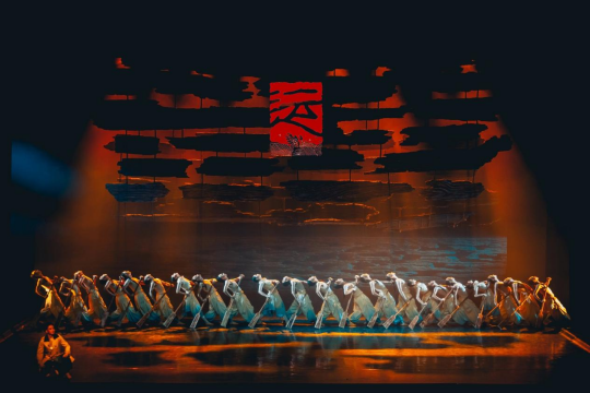 脡\